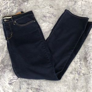 315 Shaping BootCut Jeans